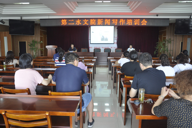1597224834444358.jpg 新闻写作培训图片_副本.jpg