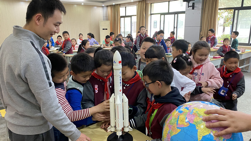 1619168595232935.jpg 地球日2_副本.jpg