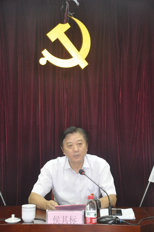 1663658586191431.jpg 侯其标照片_副本.jpg