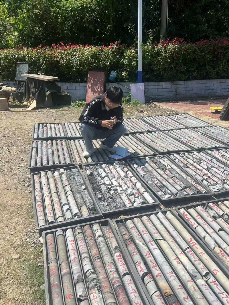 1748420883239741.jpg 朱自豪工作照_副本.jpg