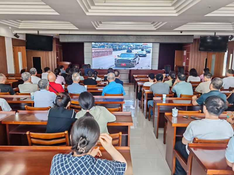 1756946006838276.jpg 观看阅兵.jpg